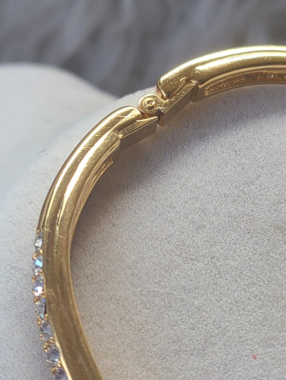 Swarovski Gold Toned Crystal Pavé Bangle Bracelet - Excellent Condition Size S - Picture 8 of 9
